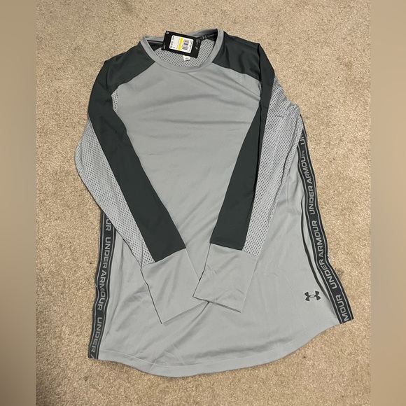 BRAND NEW Under Armour Women’s Volleyball Practice Top - Picture 2 of 4